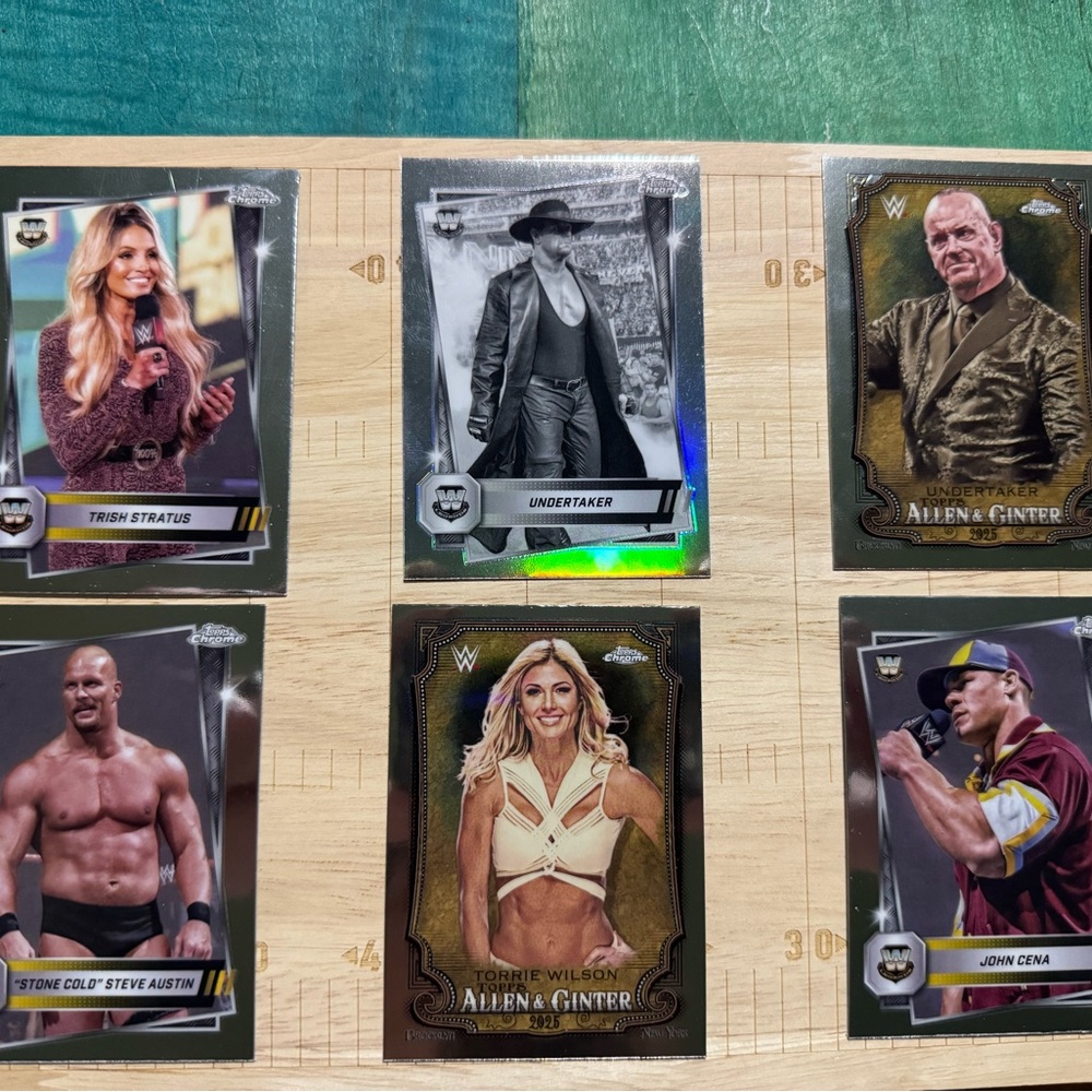 WWE Topps Chrome 2025 Trading Card Set Legends- Multicolor